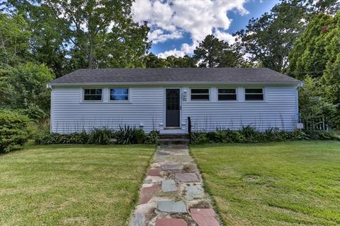 32 Quashnet Rd, Mashpee, MA 02649 photo 1