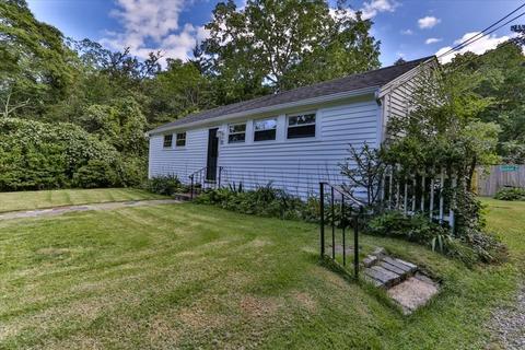 32 Quashnet Rd, Mashpee, MA 02649 photo 2