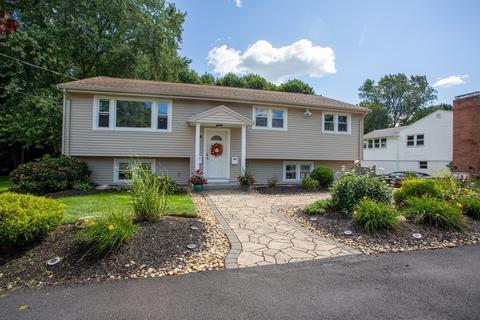 17 Ryan Rd, Danvers, MA 01923 photo 1