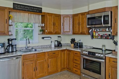 17 Graham Dr, Chicopee, MA 01013 photo 9