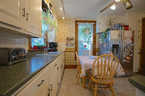 13 Pratt Ave, Beverly, MA 01915 photo 5