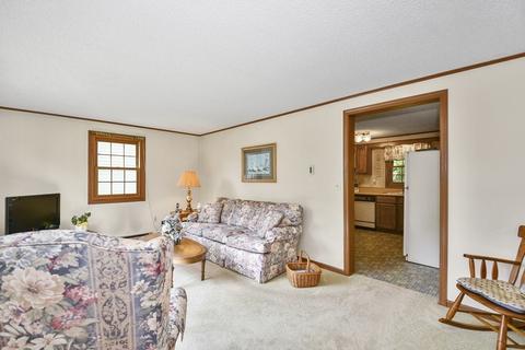 74 Crest Cir, Worcester, MA 01603 photo 3