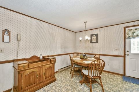 74 Crest Cir, Worcester, MA 01603 photo 5