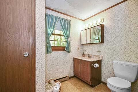 74 Crest Cir, Worcester, MA 01603 photo 17