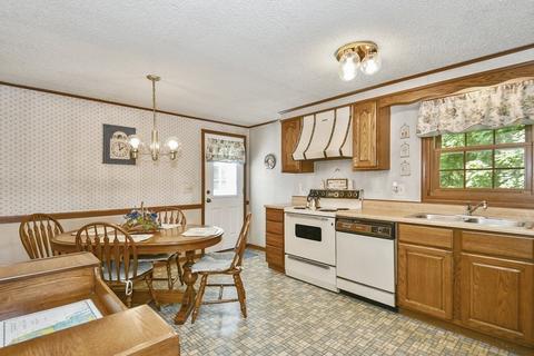 74 Crest Cir, Worcester, MA 01603 photo 8