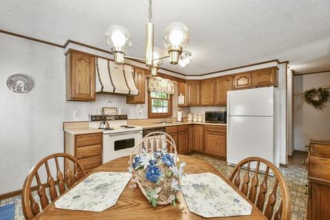74 Crest Cir, Worcester, MA 01603 photo 7