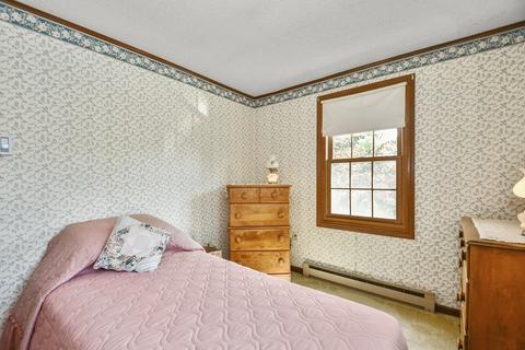 74 Crest Cir, Worcester, MA 01603 photo 13