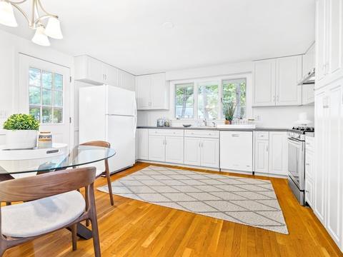 6 Ivy Cir, Wellesley, MA 02482 photo 3
