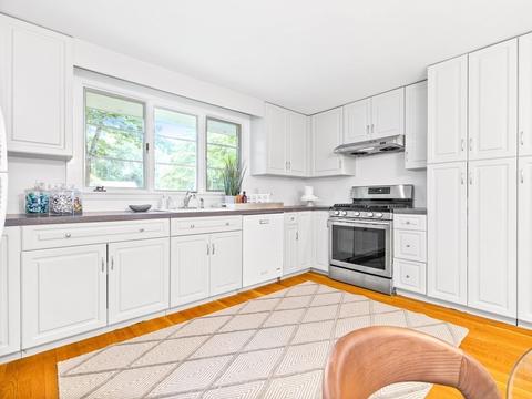 6 Ivy Cir, Wellesley, MA 02482 photo 4