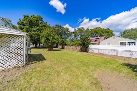61 Davis St, Springfield, MA 01104 photo 4