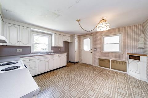 61 Davis St, Springfield, MA 01104 photo 9