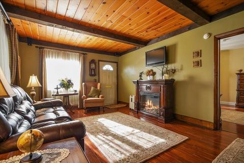 159 Waldorf St, Springfield, MA 01109 photo 2
