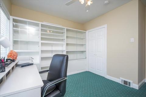 159 Waldorf St, Springfield, MA 01109 photo 9