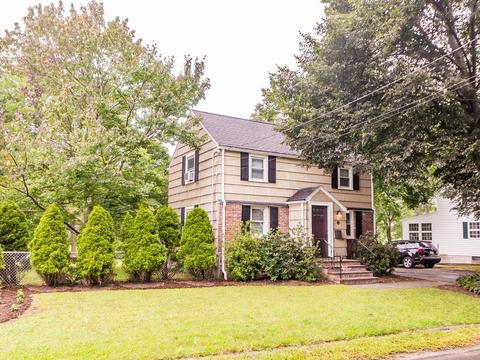 10 Harrison St, Reading, MA 01867 photo 2