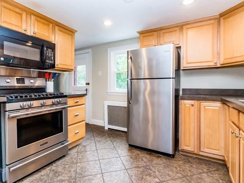 10 Harrison St, Reading, MA 01867 photo 4