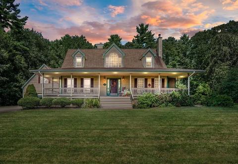173 Suzanne Dr, Raynham, MA 02767 photo 1