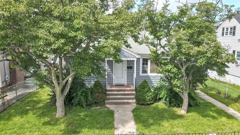 13 Hoyt St, Everett, MA 02149 photo 1
