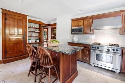 42 Charles St, Hingham, MA 02043 photo 3