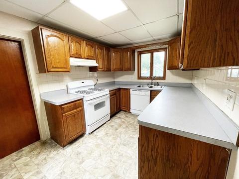 22 Whitehall St, Dedham, MA 02026 photo 3