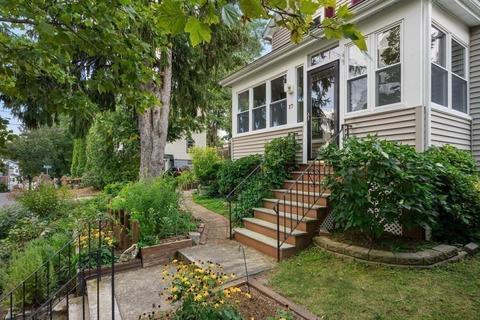 17 Aberdeen Rd, Arlington, MA 02476 photo 1