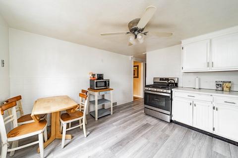 31 Arthur St, Springfield, MA 01104 photo 12