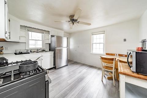 31 Arthur St, Springfield, MA 01104 photo 9