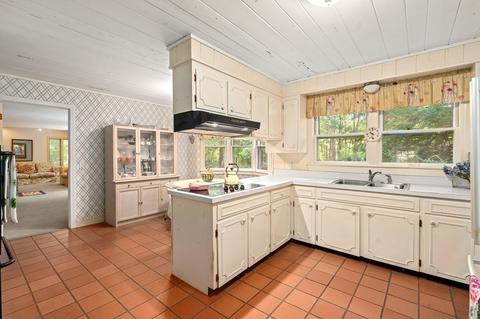 2 Edgewater Dr, Dover, MA 02030 photo 9