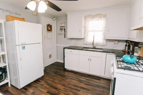 17 Chilson St, Springfield, MA 01118 photo 8