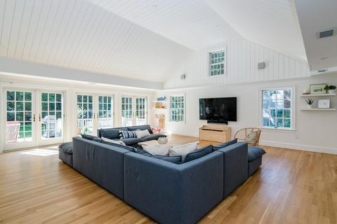 205 S Pleasant St, Hingham, MA 02043 photo 12