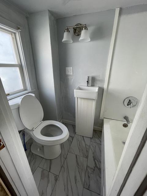 408 Nottingham St, Springfield, MA 01104 photo 6