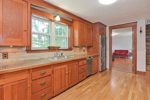 102 South St, Upton, MA 01568 photo 3