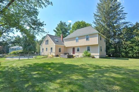 102 South St, Upton, MA 01568 photo 1