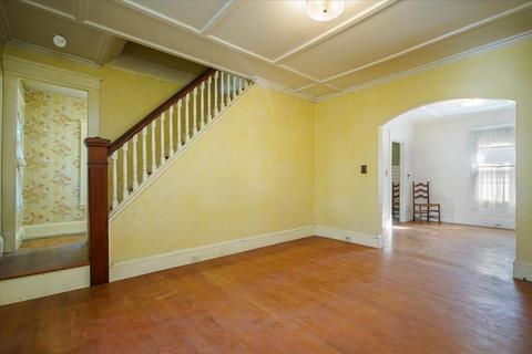 14 Dalton Pl, Springfield, MA 01109 photo 6
