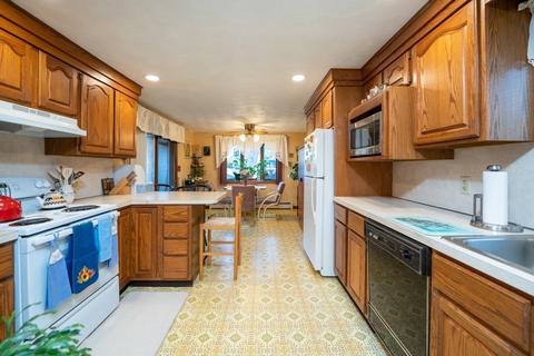 197 Shawmut St, Springfield, MA 01108 photo 3