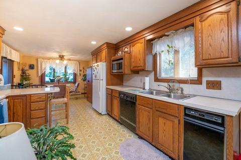 197 Shawmut St, Springfield, MA 01108 photo 7