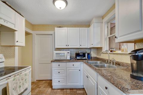 8 Staten St, Gloucester, MA 01930 photo 3