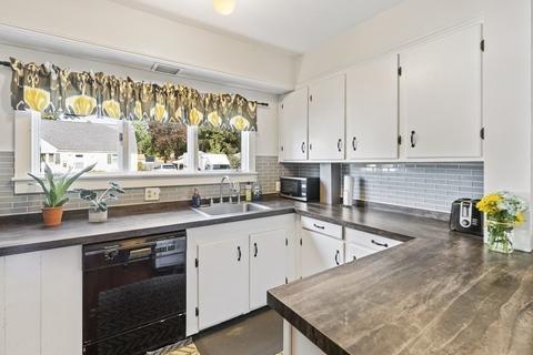 105 Harkness Ave, Springfield, MA 01118 photo 10