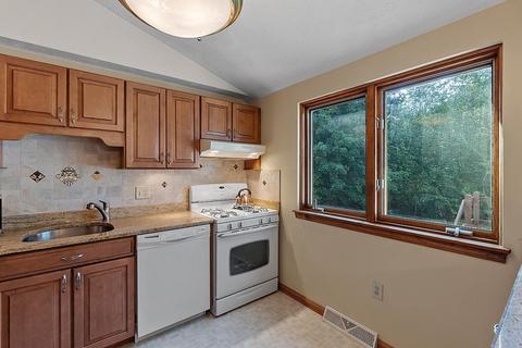 3 Libra Ln, Townsend, MA 01469 photo 8