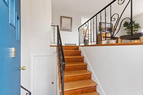 8 Blake St, Beverly, MA 01915 photo 5