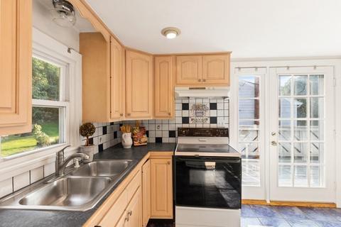 8 Blake St, Beverly, MA 01915 photo 15