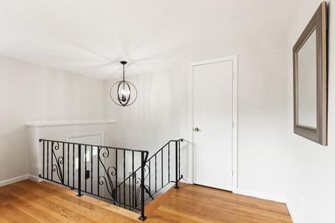 8 Blake St, Beverly, MA 01915 photo 6