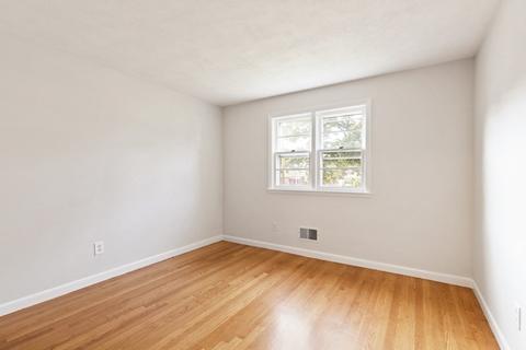 8 Blake St, Beverly, MA 01915 photo 20