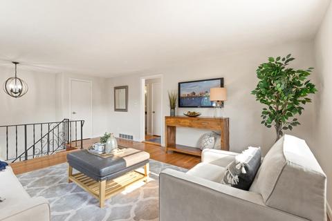 8 Blake St, Beverly, MA 01915 photo 9