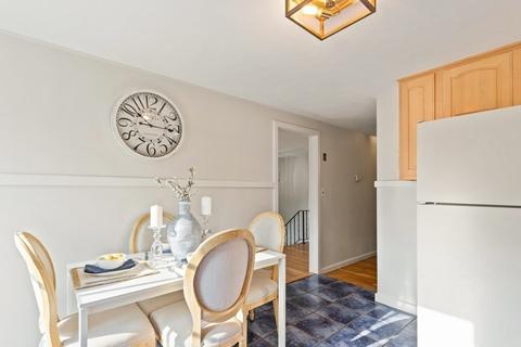 8 Blake St, Beverly, MA 01915 photo 12