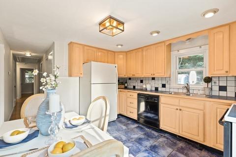 8 Blake St, Beverly, MA 01915 photo 14