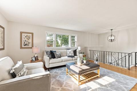 8 Blake St, Beverly, MA 01915 photo 10
