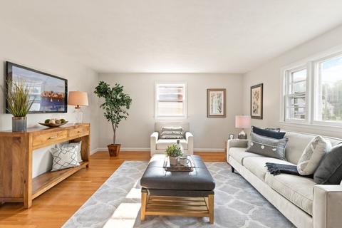 8 Blake St, Beverly, MA 01915 photo 8