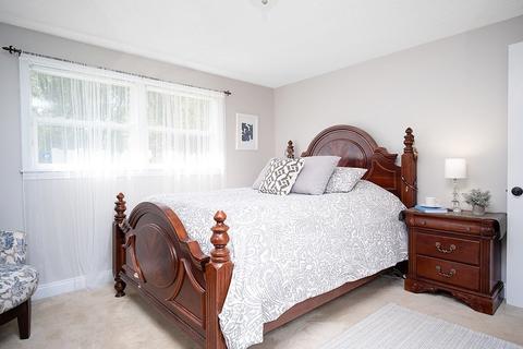 32 Sunridge Dr, Springfield, MA 01118 photo 13