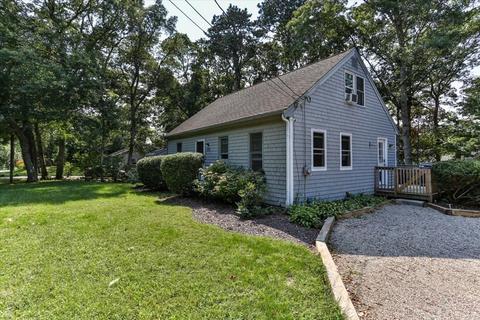 202 Algonquin Ave, Mashpee, MA 02649 photo 4
