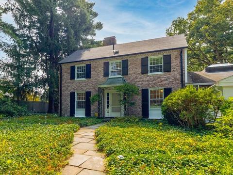 107 Dover Rd, Wellesley, MA 02482 photo 1